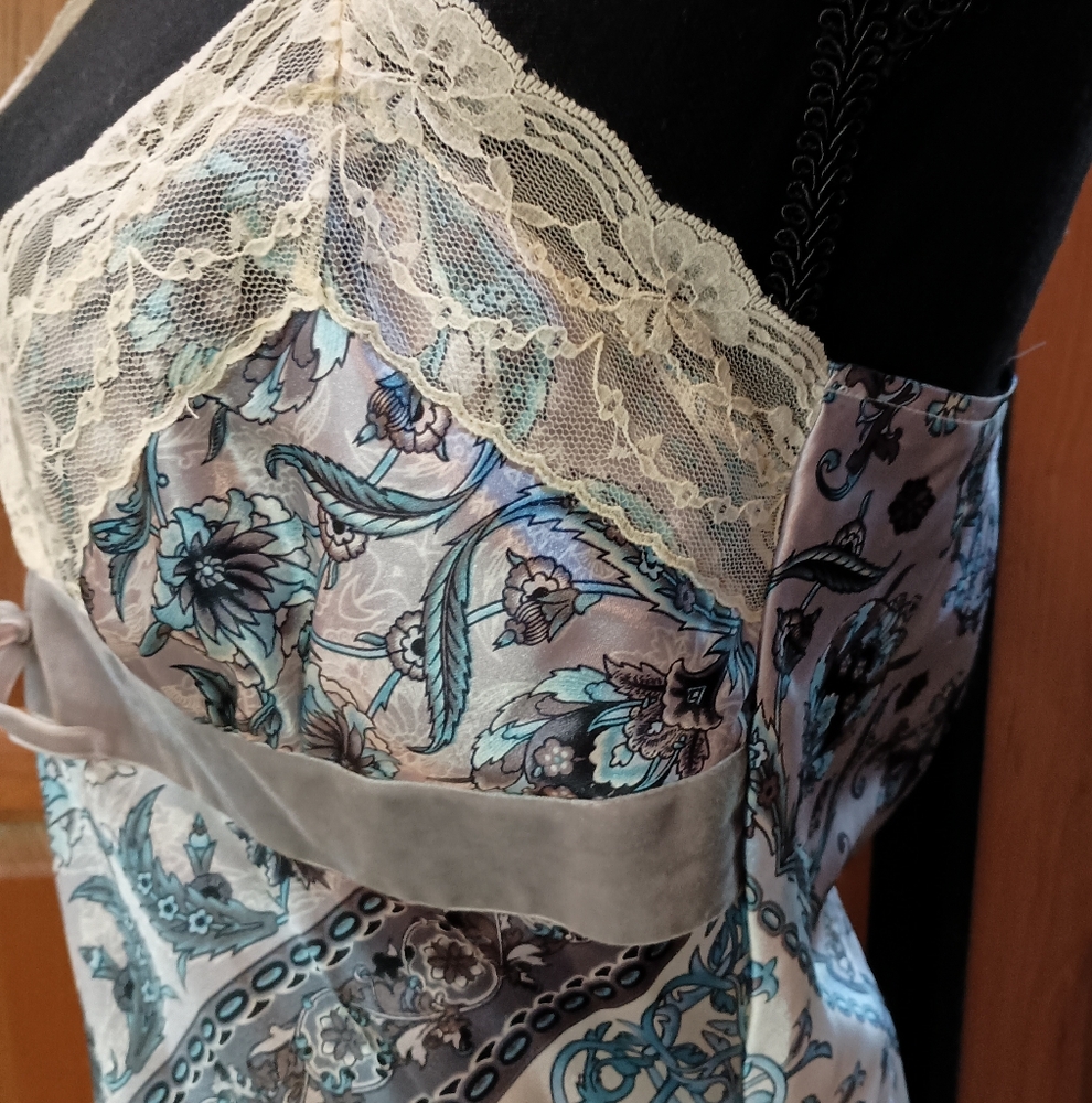 A.Byer Elegant Lace Trimmed Women's Camisole Top Medium - Picture 4 of 8